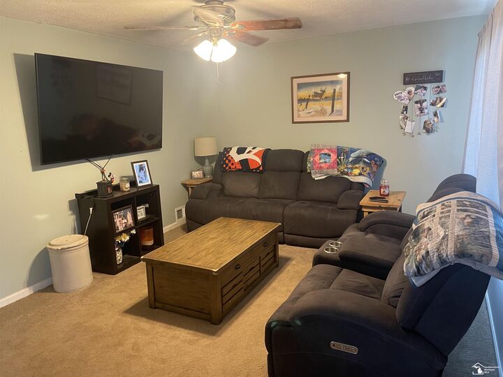 Property Photo:  16956 Jackson St Street  MI 48180-5333 