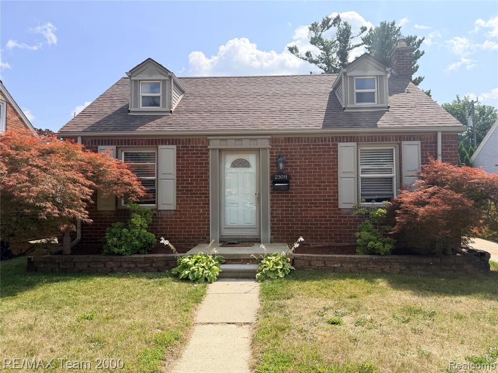 Property Photo:  23011 Oak Street  MI 48128 1366 