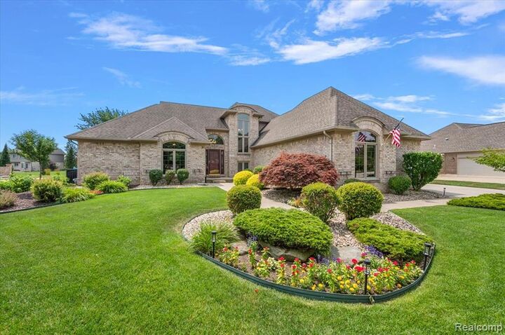 Property Photo:  3216 Lake Forest Drive  MI 48314 1883 