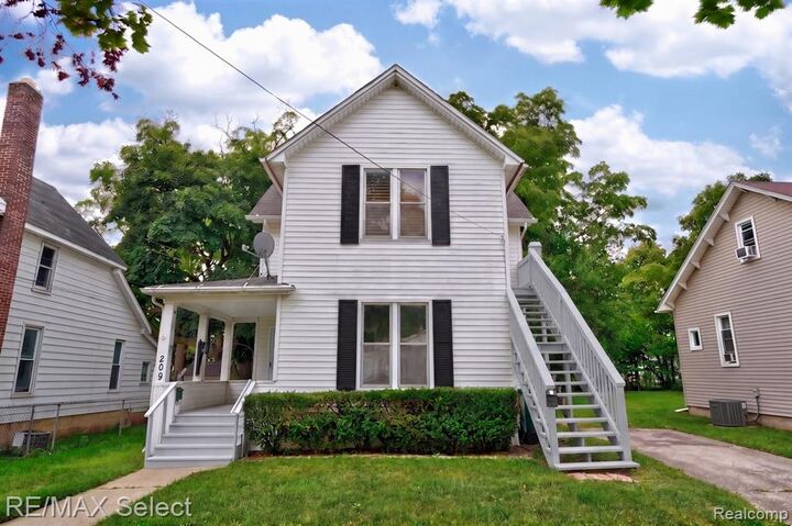 Property Photo:  209 N Cherry Street  MI 48433 1603 