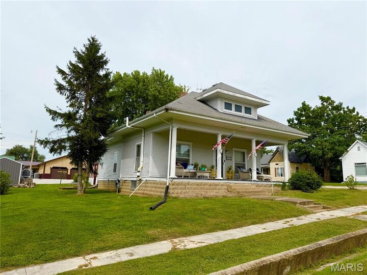 Property Photo: 409 E Salling Street MO 63462
