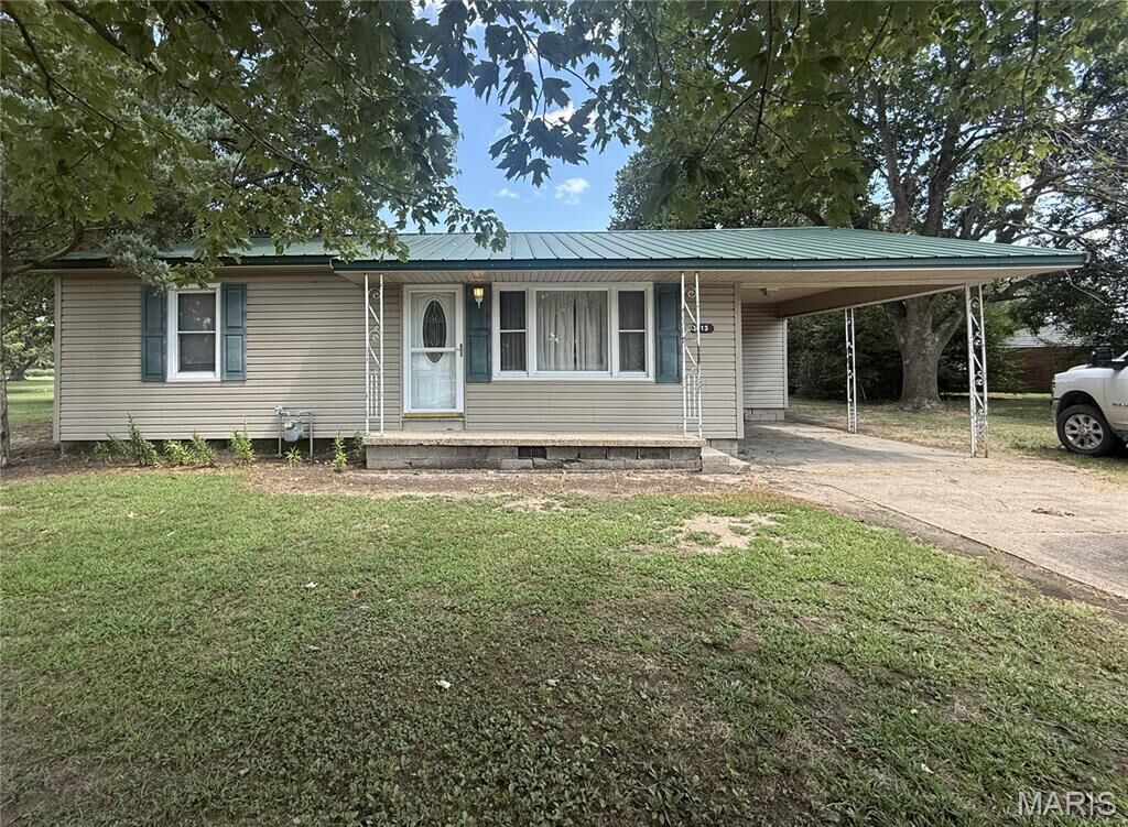 Property Photo:  1013 State B Highway  MO 63879 