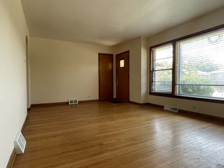 Property Photo: 5819 S Narragansett Avenue IL 60638