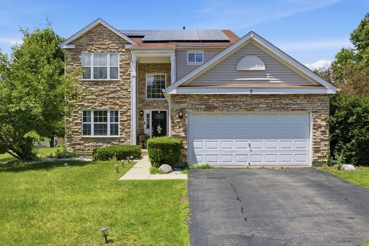 Property Photo: 9 Tenneyson Court IL 60156
