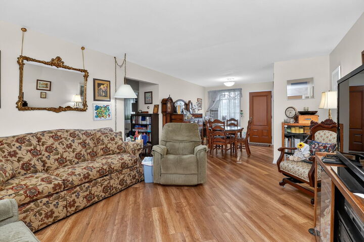 Property Photo:  964 S 3rd Avenue  IL 60016 