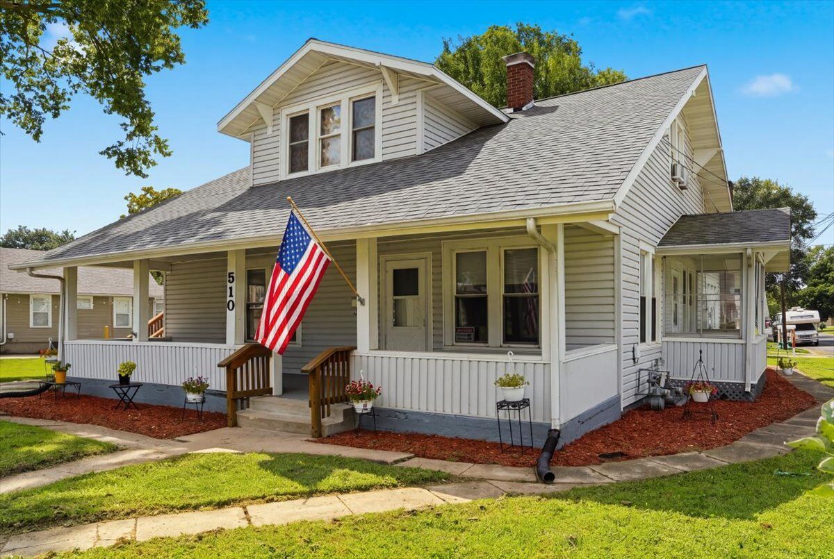 Property Photo:  510 11th Avenue  IL 61071 