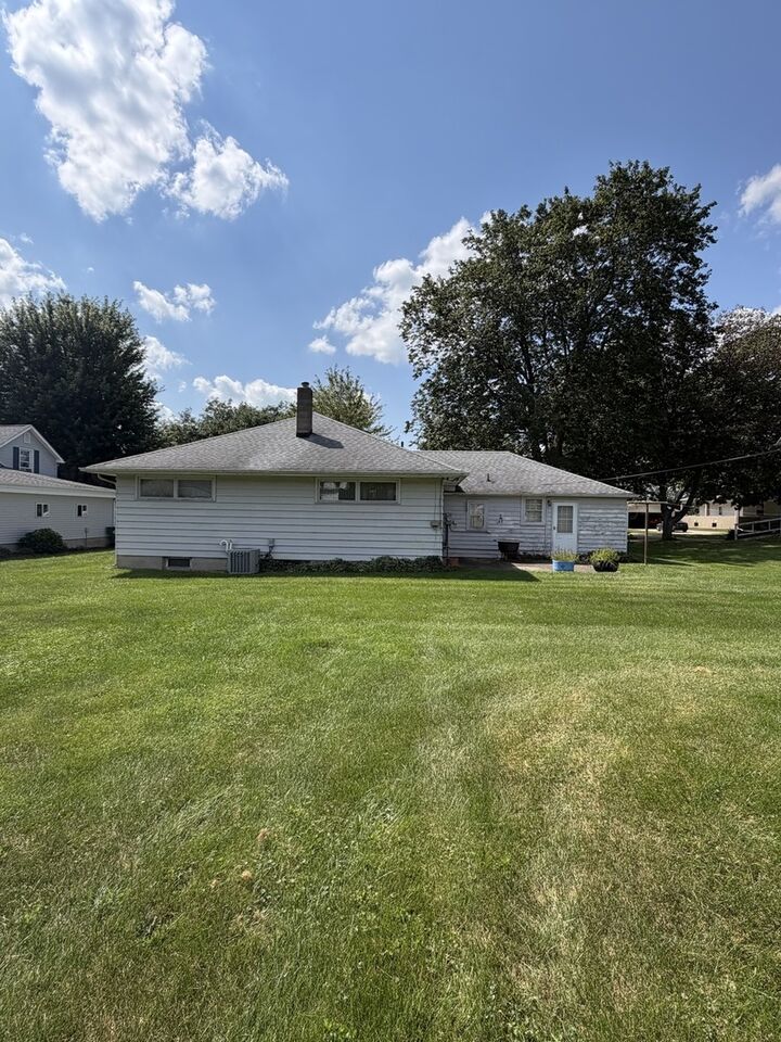Property Photo: 209 S 4th Avenue IL 61030