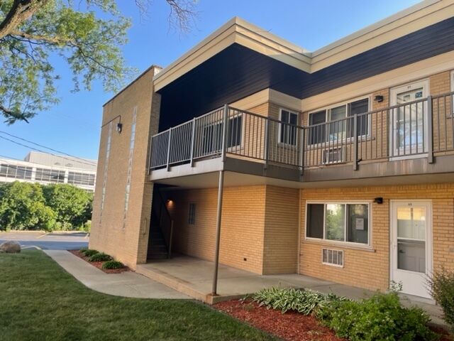Property Photo:  1019 Peterson Avenue B6  IL 60068 