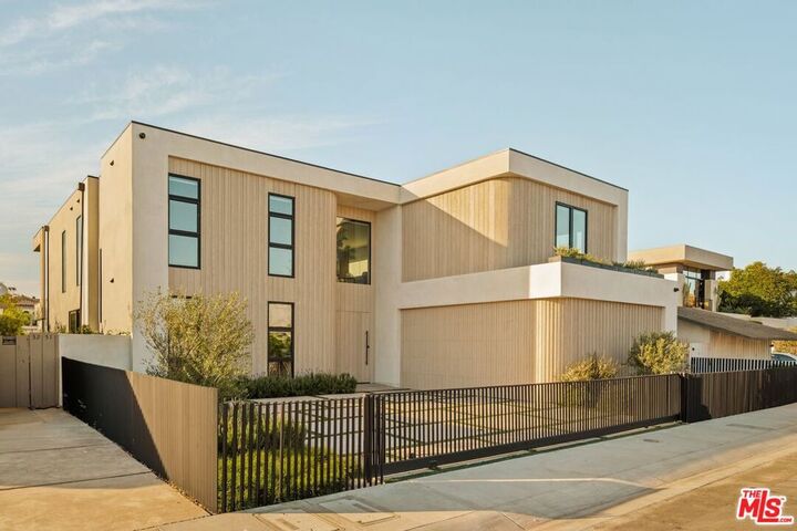 Property Photo:  3271 Easter Circle  CA 92649 