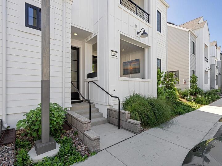 Property Photo:  1402 Anacona Pl 105  CA 92024 