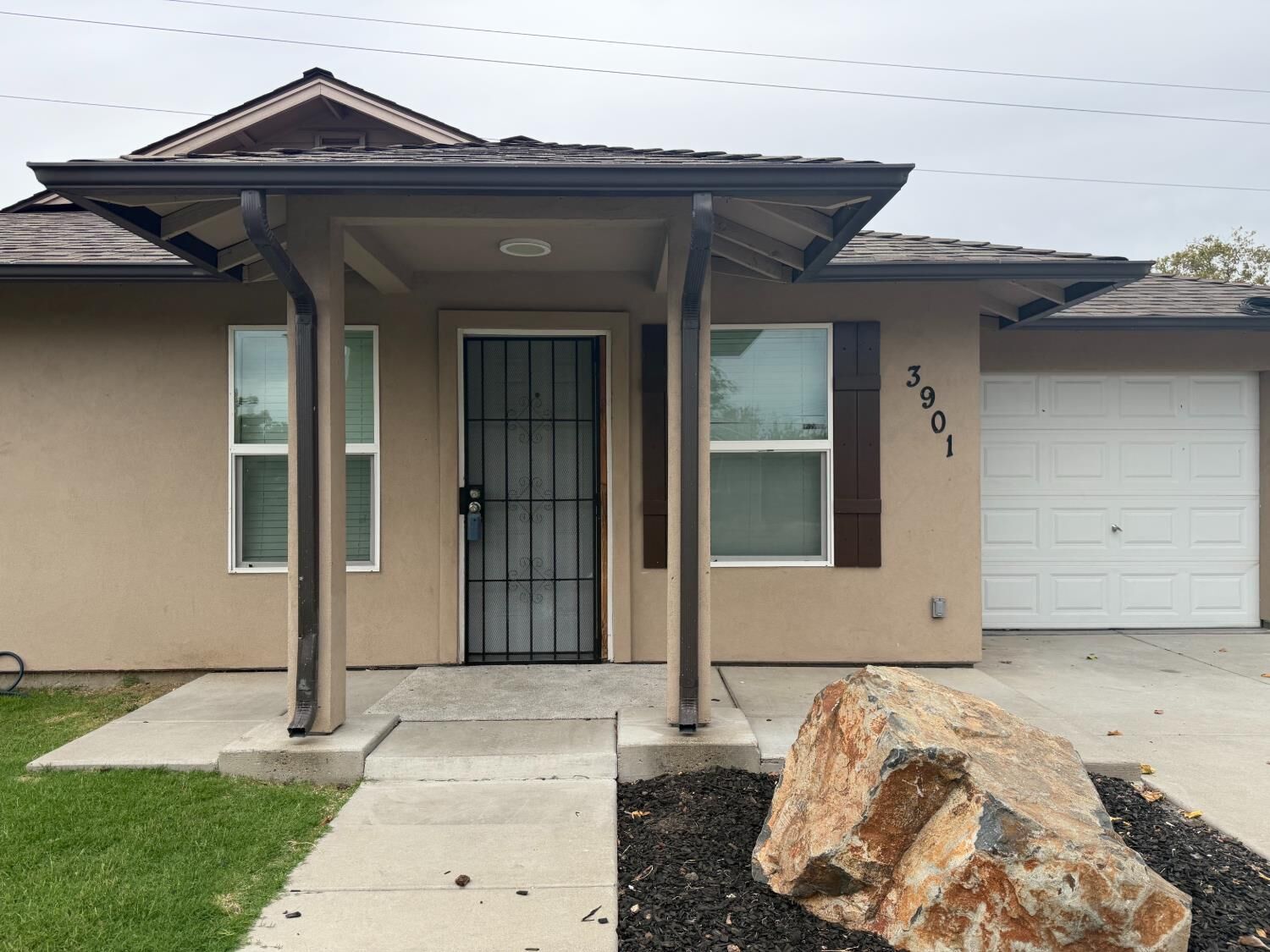 Property Photo:  3901 Natoma Way  CA 95838 