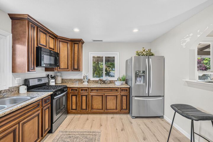 Property Photo:  5531 North Avenue  CA 95608 