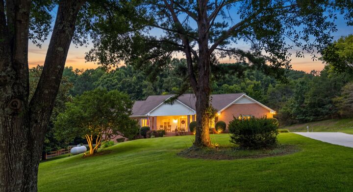 Property Photo: 497 Cobblestone Creek Rd NW TN 37312