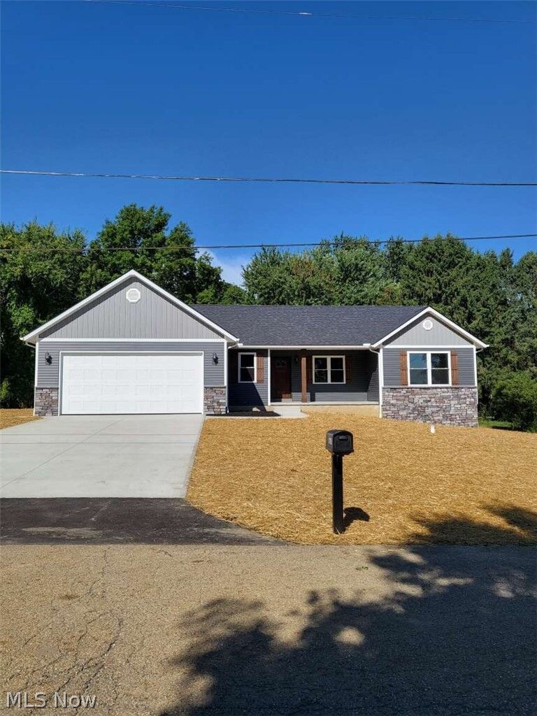 Property Photo: 1175 Cyril Avenue SW OH 44647