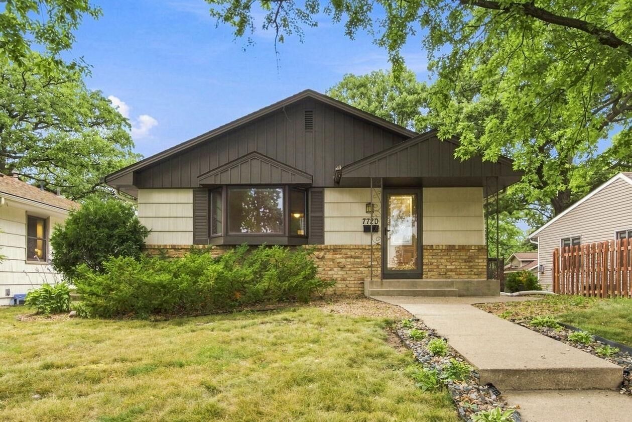 Property Photo: 7720 Edgebrook Drive MN 55426