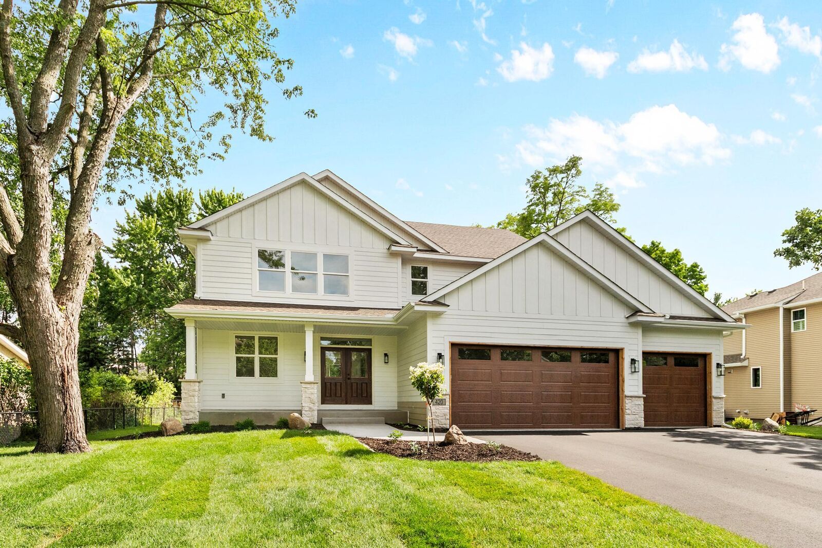 Property Photo:  560 Fisher Cir  MN 55127 