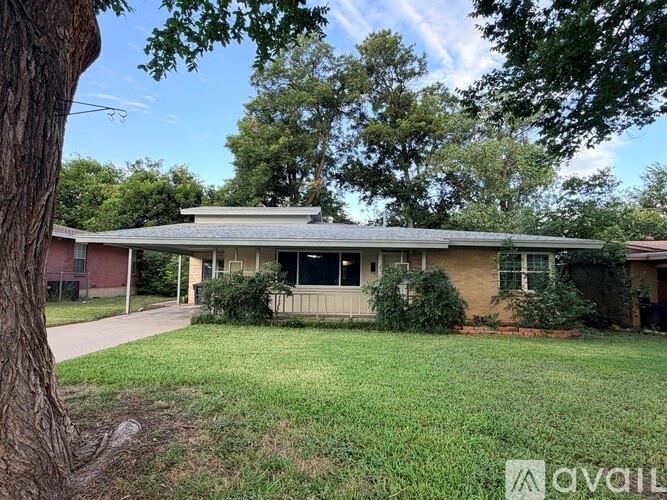 Property Photo: 4925 Lubbock Avenue TX 76115