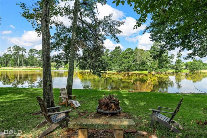 Property Photo: 1034 N Pointe Circle LA 71106