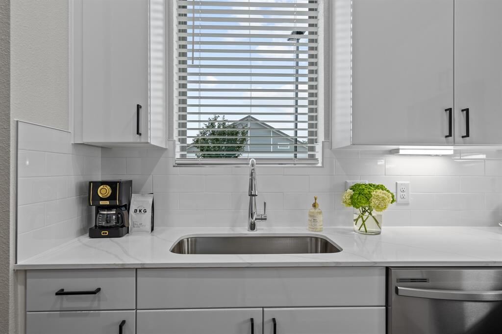 Property Photo: 3286 Ganzer Road W 604A TX 76207