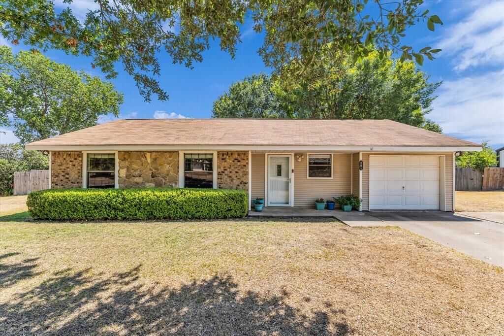 Property Photo:  261 Oakview Circle  TX 76705 