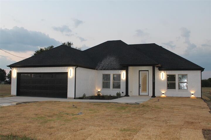 Property Photo: 113 Scenic Road TX 75163
