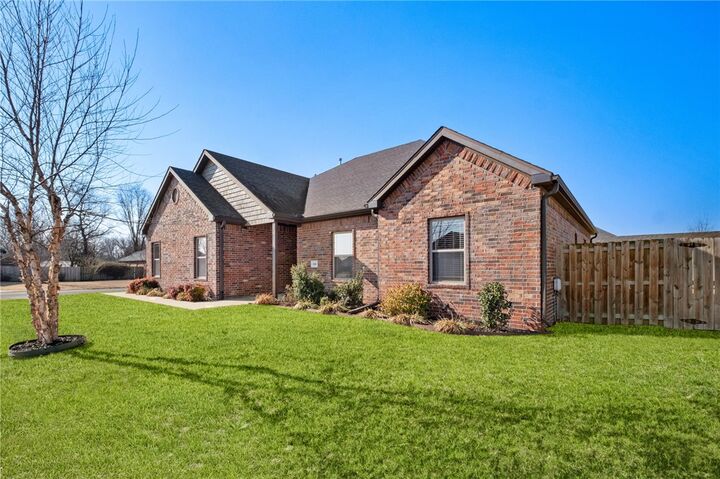 Property Photo:  555 Harrison Street  AR 72751 