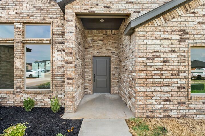 Property Photo: 1021 Marquis Avenue AR 72745