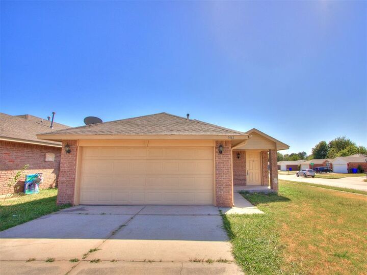 Property Photo:  902 Beaumont Square  OK 73071 