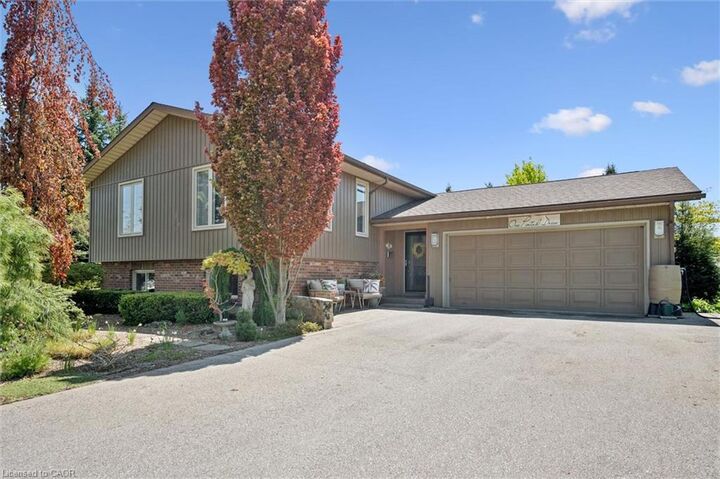 Property Photo:  1 Pintail Drive  ON N3B 3C2 
