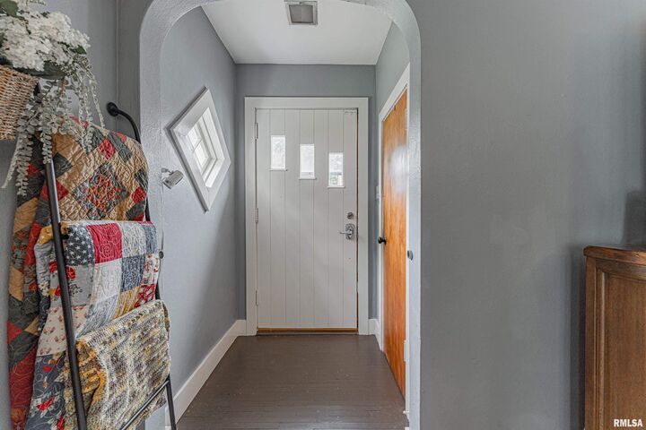 Property Photo: 815 3rd Street IL 62656