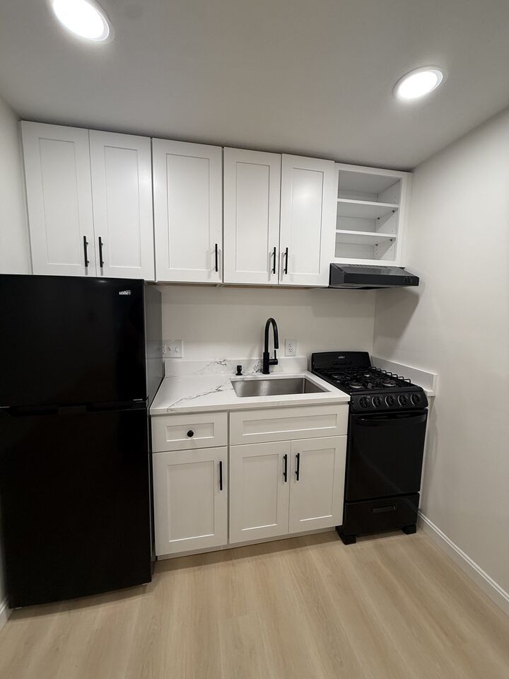 Property Photo:  2 Greenbriar Dr 103  MA 01864 
