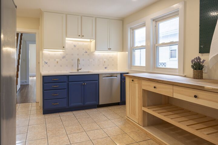 Property Photo:  581 South Street 2  MA 02131 