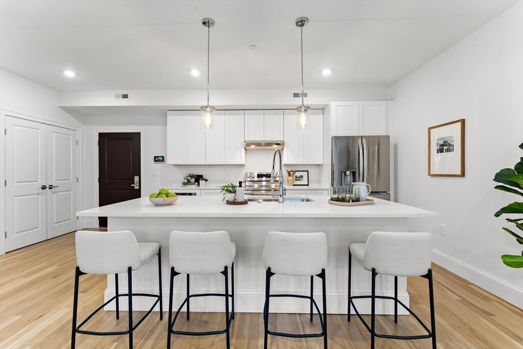 Property Photo:  272 Lincoln St 301  MA 01752 