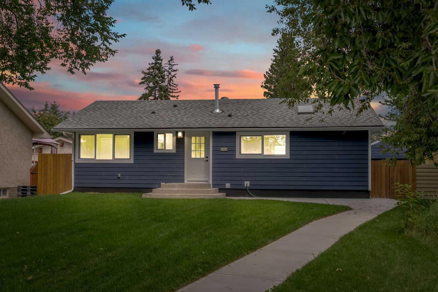 Property Photo:  2524 Southwood Drive SE  AB T2B 1S5 