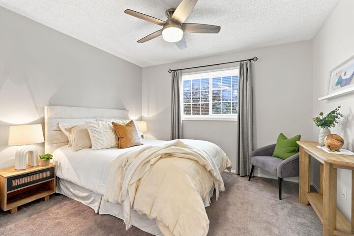 Property Photo:  506 Hawkstone Manor NW  AB T3G 3X2 