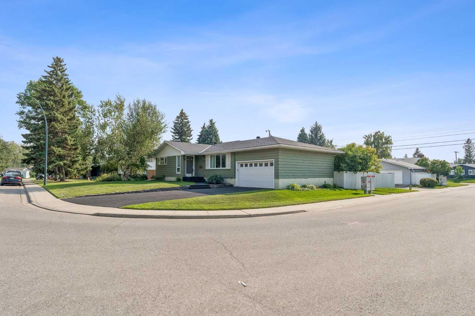 Photo de la propriété:  10719 Mapleshire Crescent SE  AB T2J 1Z1 