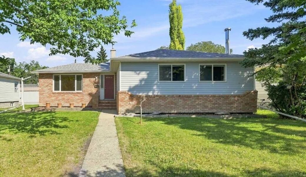 Property Photo:  4216 37 Street  AB T4N 0T7 