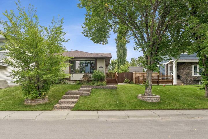 Property Photo:  44 McKinley Rise SE  AB T2Z 1W1 