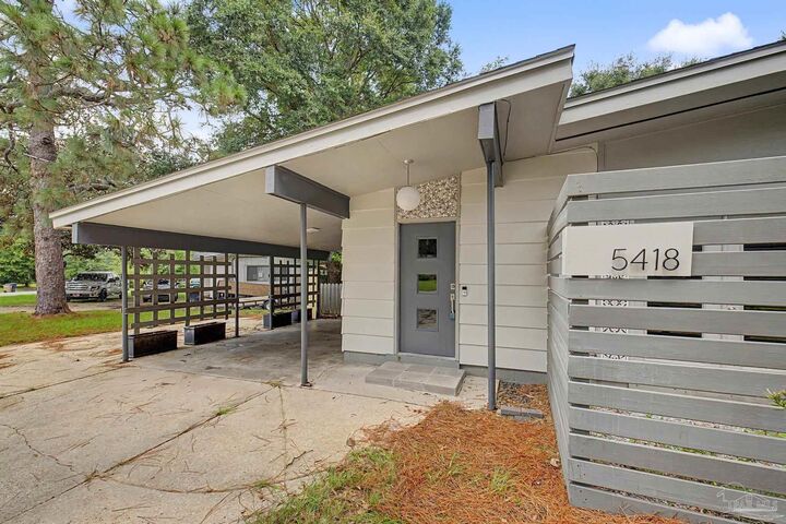 Property Photo:  5418 Thornhill Rd  FL 32503 