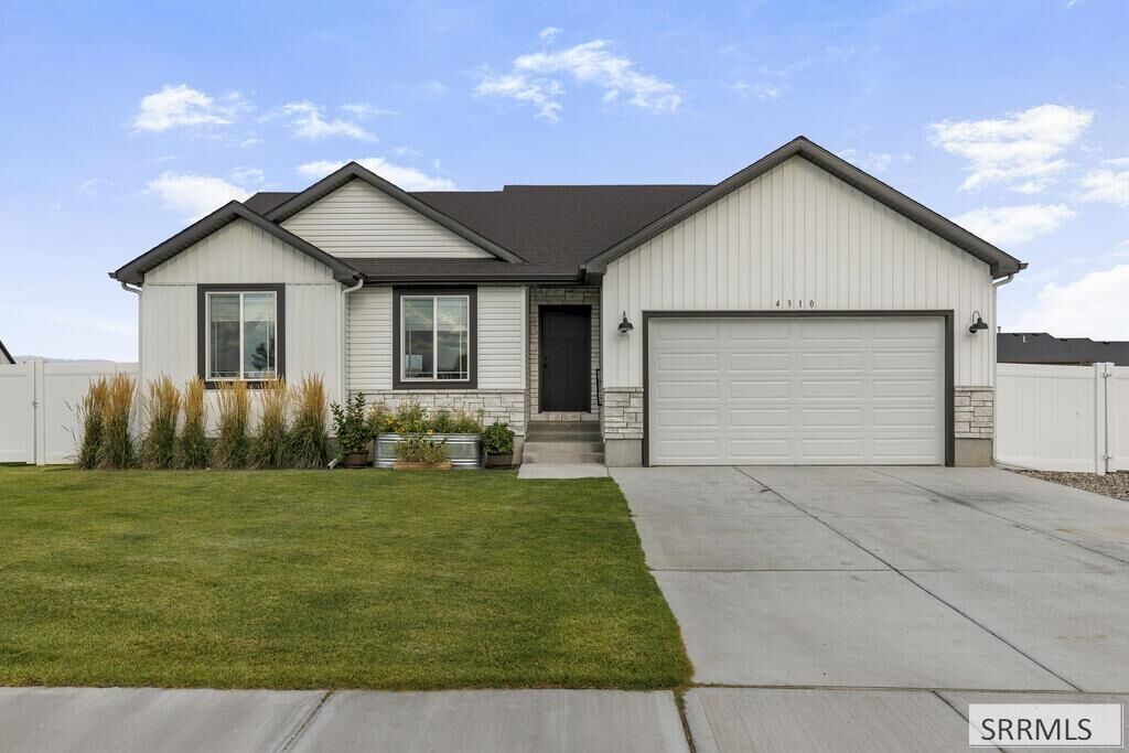 Property Photo:  4310 Ola Vista Ave  ID 83401 