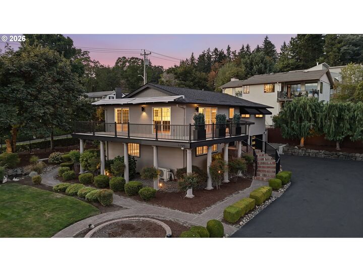 Property Photo:  6200 SE Riverside Dr  WA 98661 