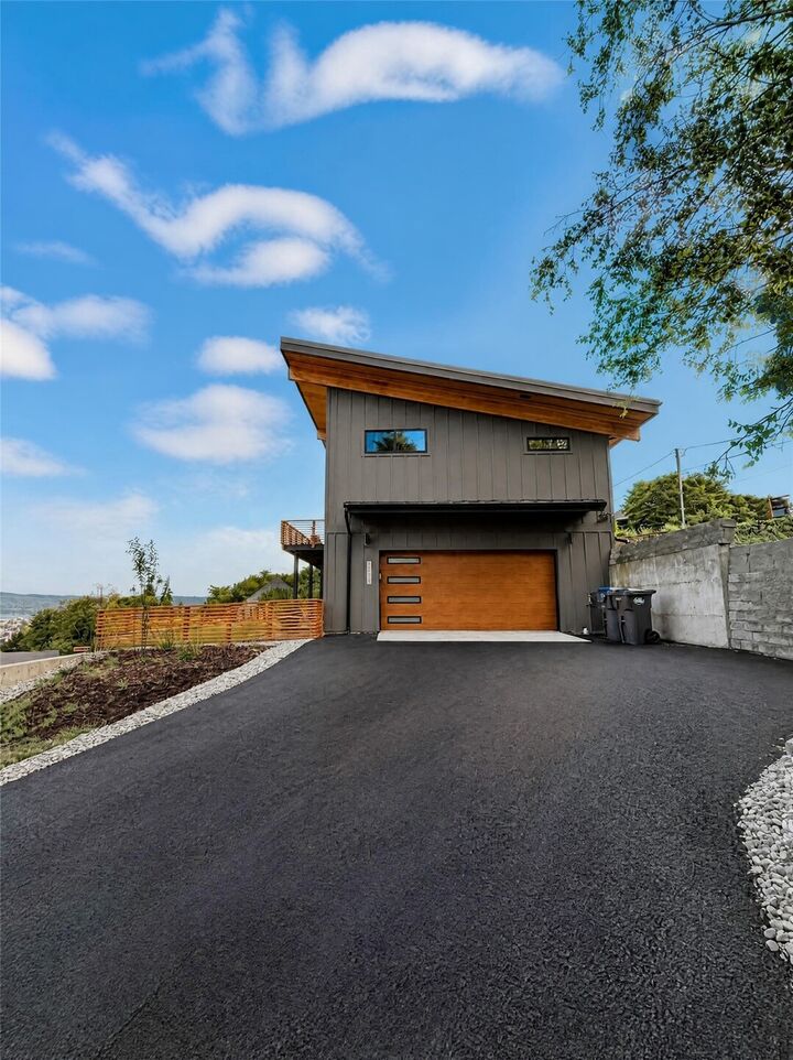 Property Photo:  1011  Alden Road  WA 98520 