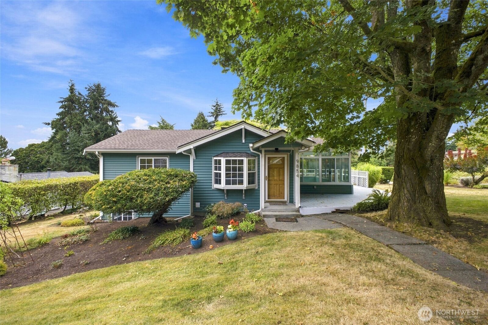 Property Photo:  9854  Occidental Avenue S  WA 98108 