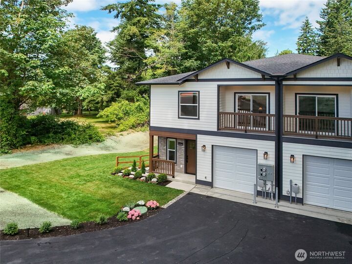 Property Photo:  3333  Nassau St A  WA 98201 