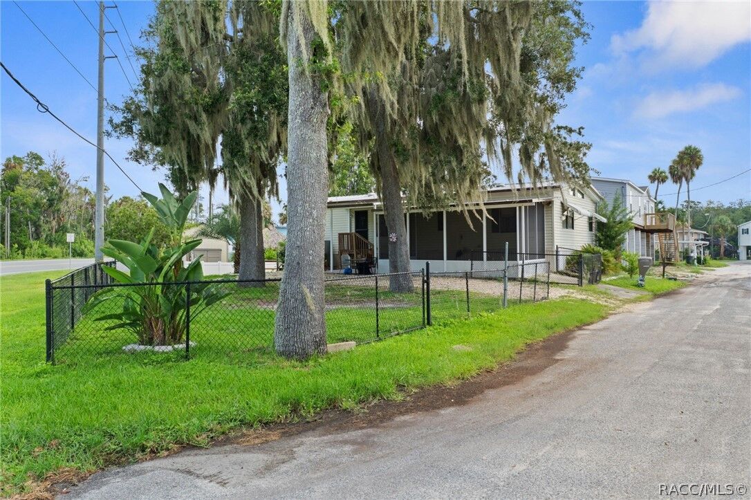 Property Photo: 10267 W Hadley Court FL 34448