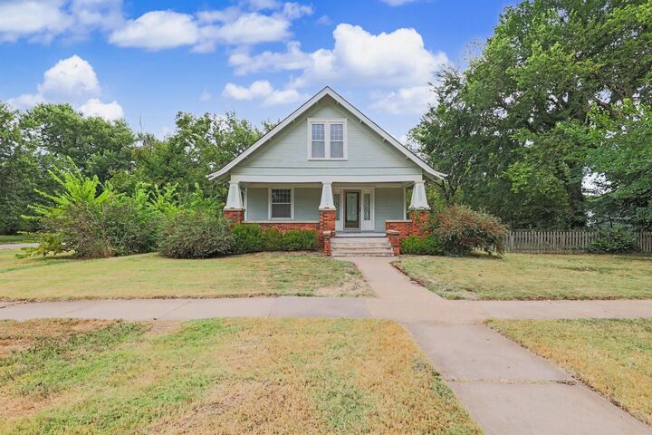 Property Photo:  612 N Maple  KS 66866 