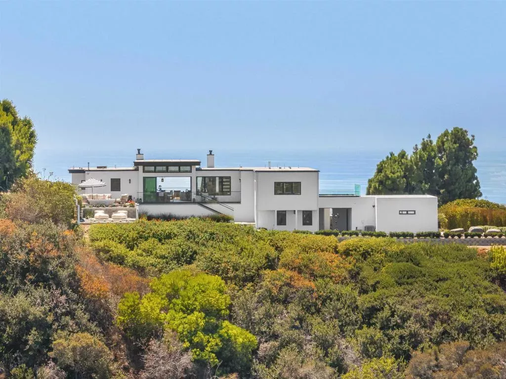 Property Photo: 1110 Solana Drive CA 92014
