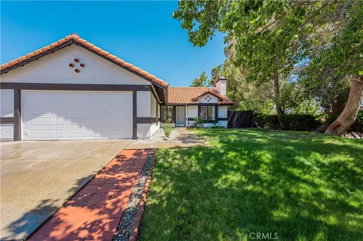 Property Photo:  511 Big Sky Ter  CA 93551 