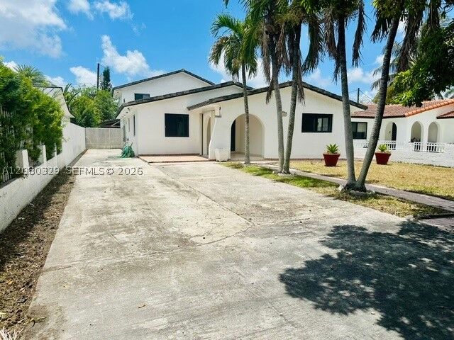 Property Photo:  11870 SW 5th St 1  FL 33184 