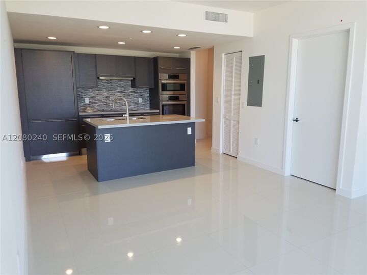 Property Photo: 7875 NW 107th Ave 711 FL 33178